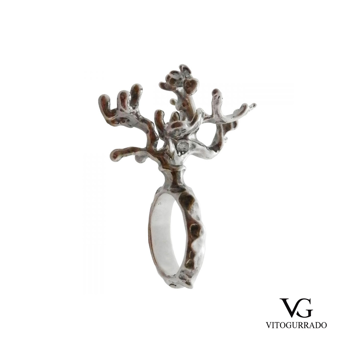 Corallo astrale, anello d’autore in argento 925 di Vito Gurrado