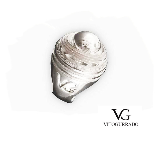 Nibiru, anello in argento 925 della REBUS collection di Vito Gurrado
