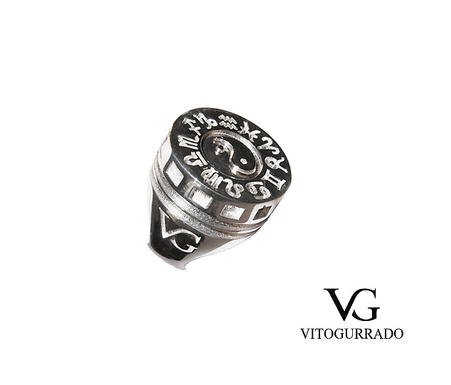 Shalom, anello in argento 925 della REBUS collection di Vito Gurrado