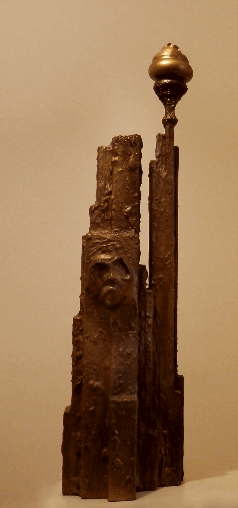 Scream house, scultura polimaterica di Vito Gurrado